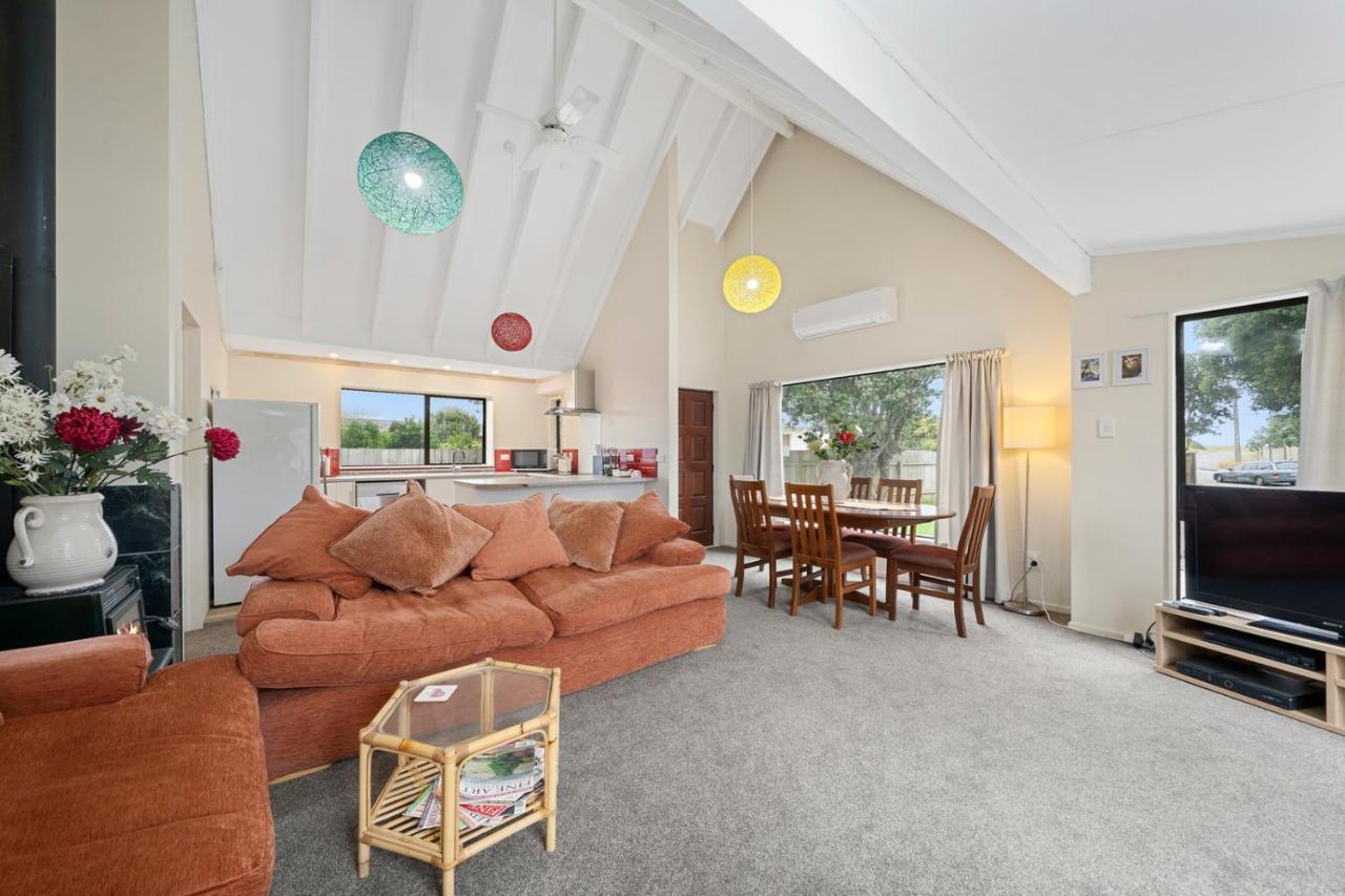 Wharerata - Otaki Beach Holiday Home מראה חיצוני תמונה