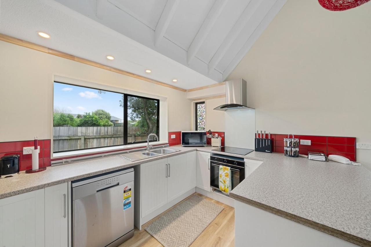 Wharerata - Otaki Beach Holiday Home מראה חיצוני תמונה